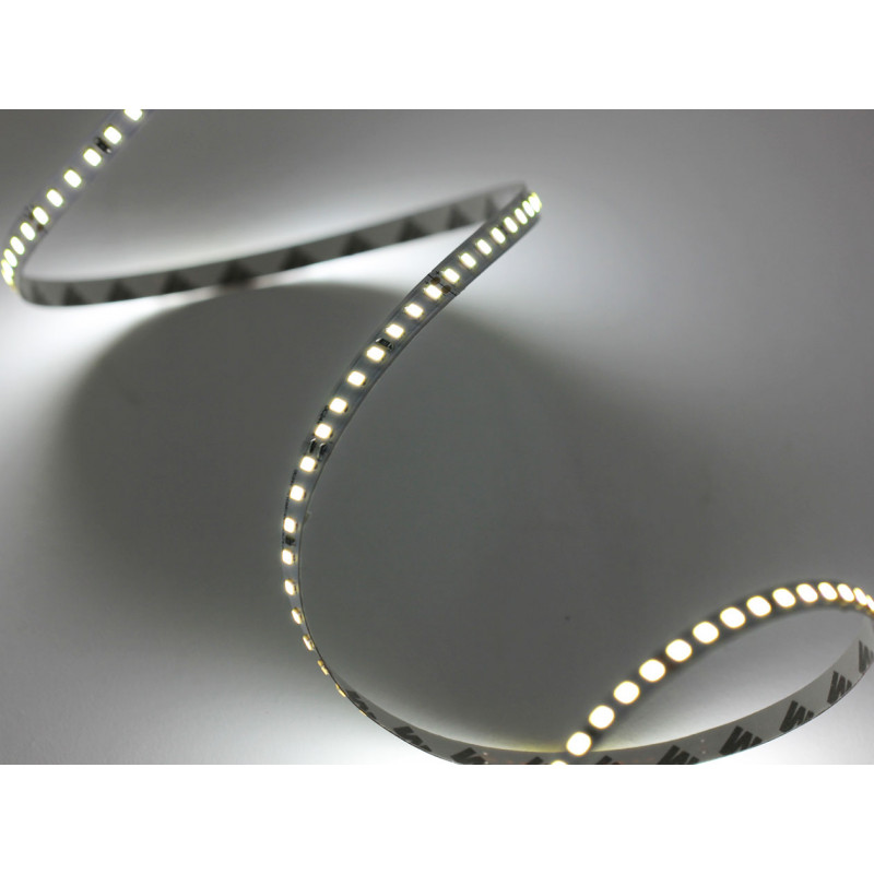 24V LED Streifen – kaltweiß – 140 LEDs je Meter – alle 5cm teilbar