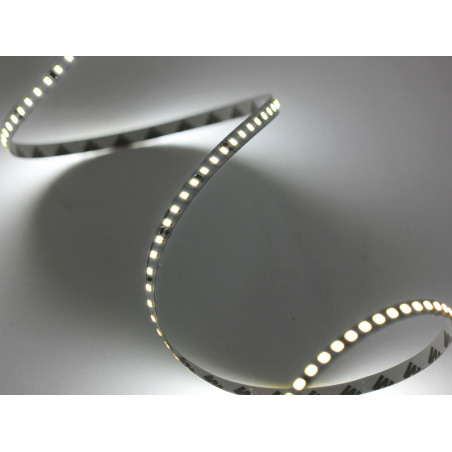 24V LED Streifen – kaltweiß – 140 LEDs je Meter – alle 5cm teilbar